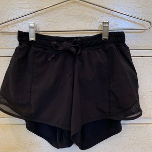 Lululemon hotty hot 4” black shorts
